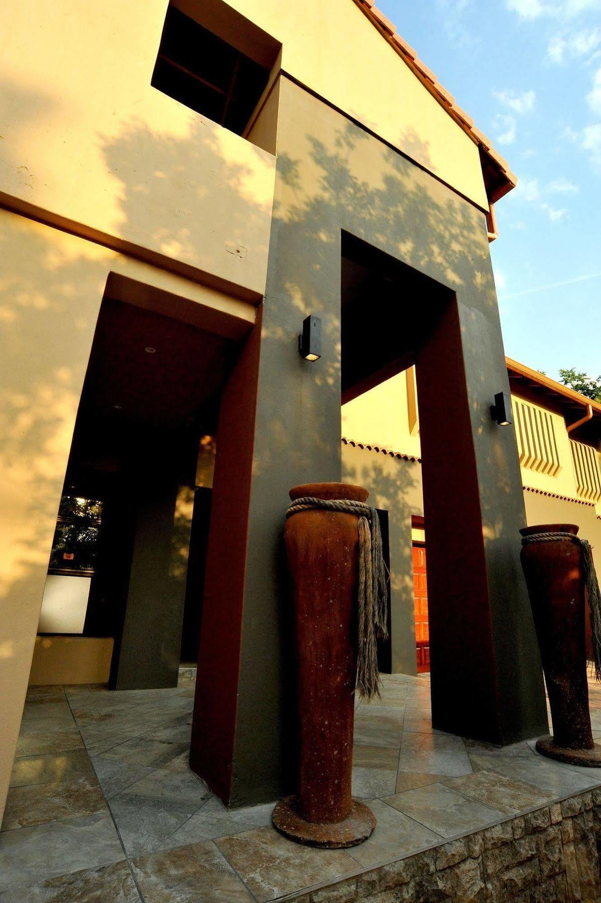 Sunset Manor Guest House Potchefstroom Exteriör bild